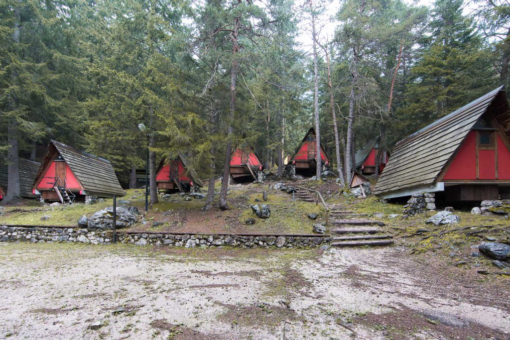 le tende di legno del Villaggio Eni di Borca di Cadore