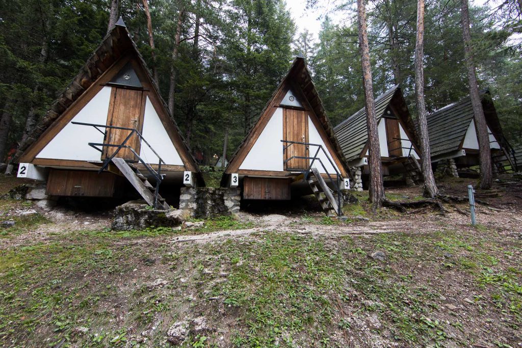 le tende di legno del Villaggio Eni di Borca di Cadore